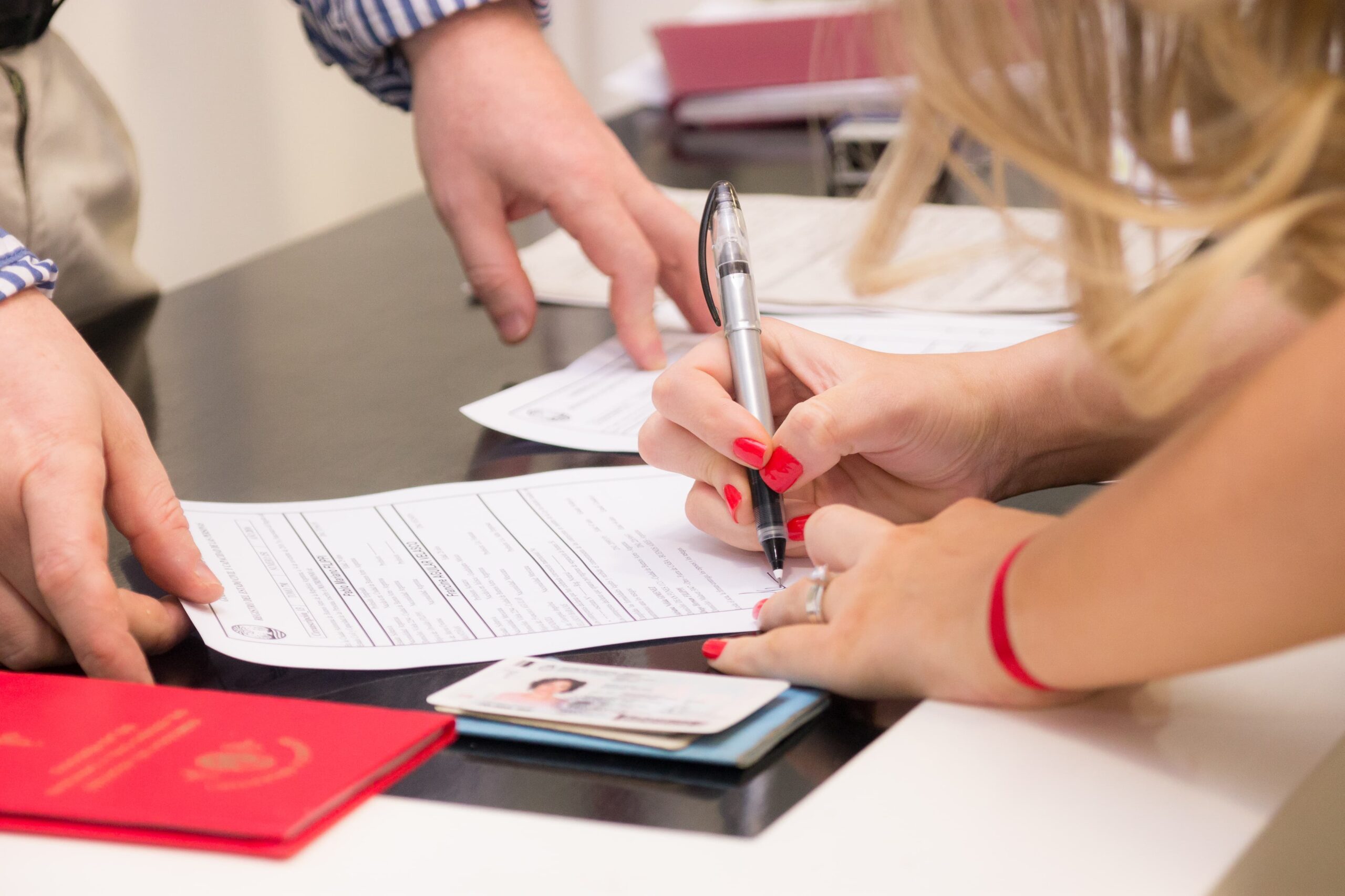 Homologar estudios en España: cómo preparar los documentos para traducción jurada